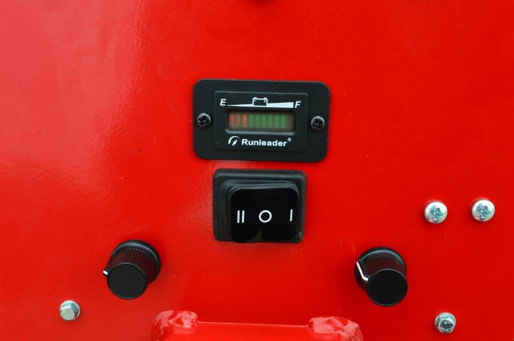 Kehrmaschine des Typs Sonstige M Sweep LV90E elektrische veegmachine met opvangbak, Neumaschine in Erichem (Bild 4)