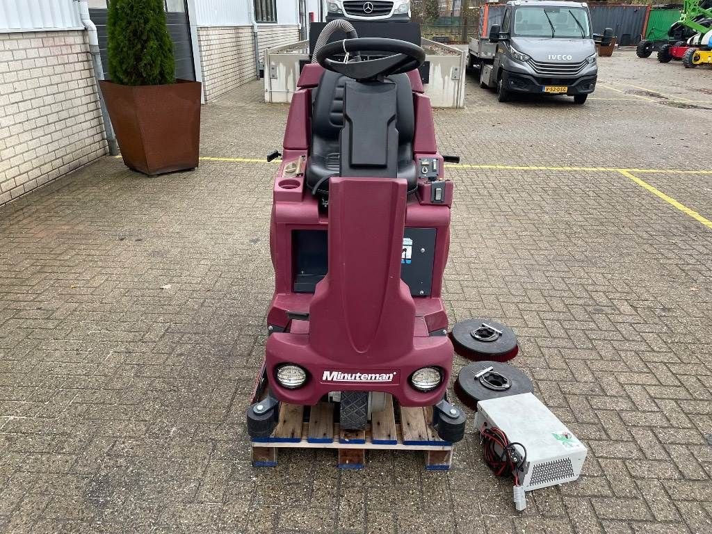 Kehrmaschine typu Sonstige Minuteman Powerboss SC2832E, Gebrauchtmaschine v WIJCHEN (Obrázek 3)