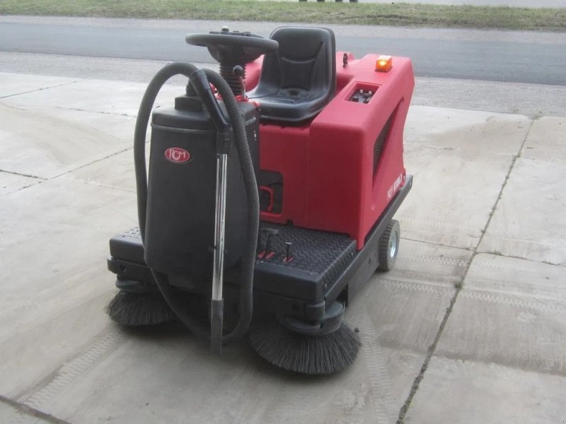 Kehrmaschine des Typs Sonstige Onbekend Opzit veegmachine RCM Atom 3.E., Gebrauchtmaschine in Tubbergen (Bild 1)