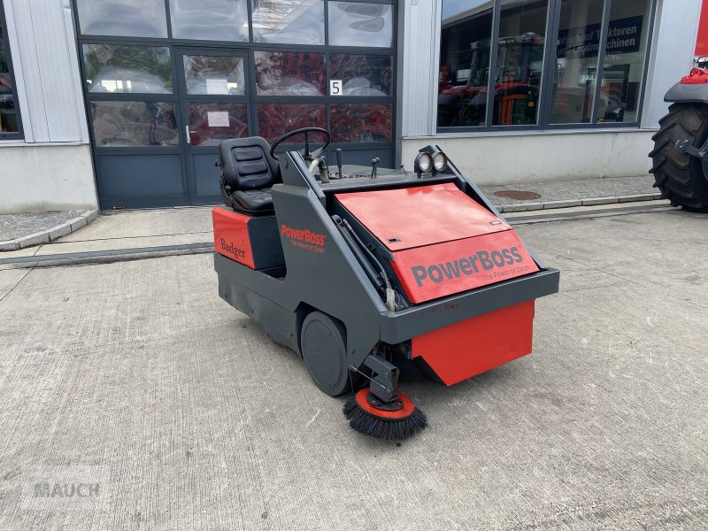 Kehrmaschine типа Sonstige Selbstfahrer/Boss Kehrmaschine, Gebrauchtmaschine в Burgkirchen (Фотография 1)