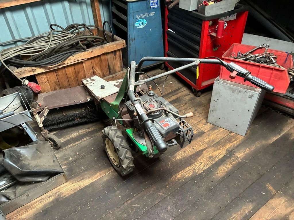 Kehrmaschine типа Sonstige Veegmachine 2 wielige bezem, Gebrauchtmaschine в Wierden (Фотография 1)