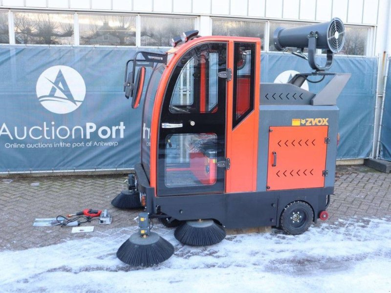 Kehrmaschine del tipo Sonstige ZVOX 2000G, Neumaschine en Antwerpen