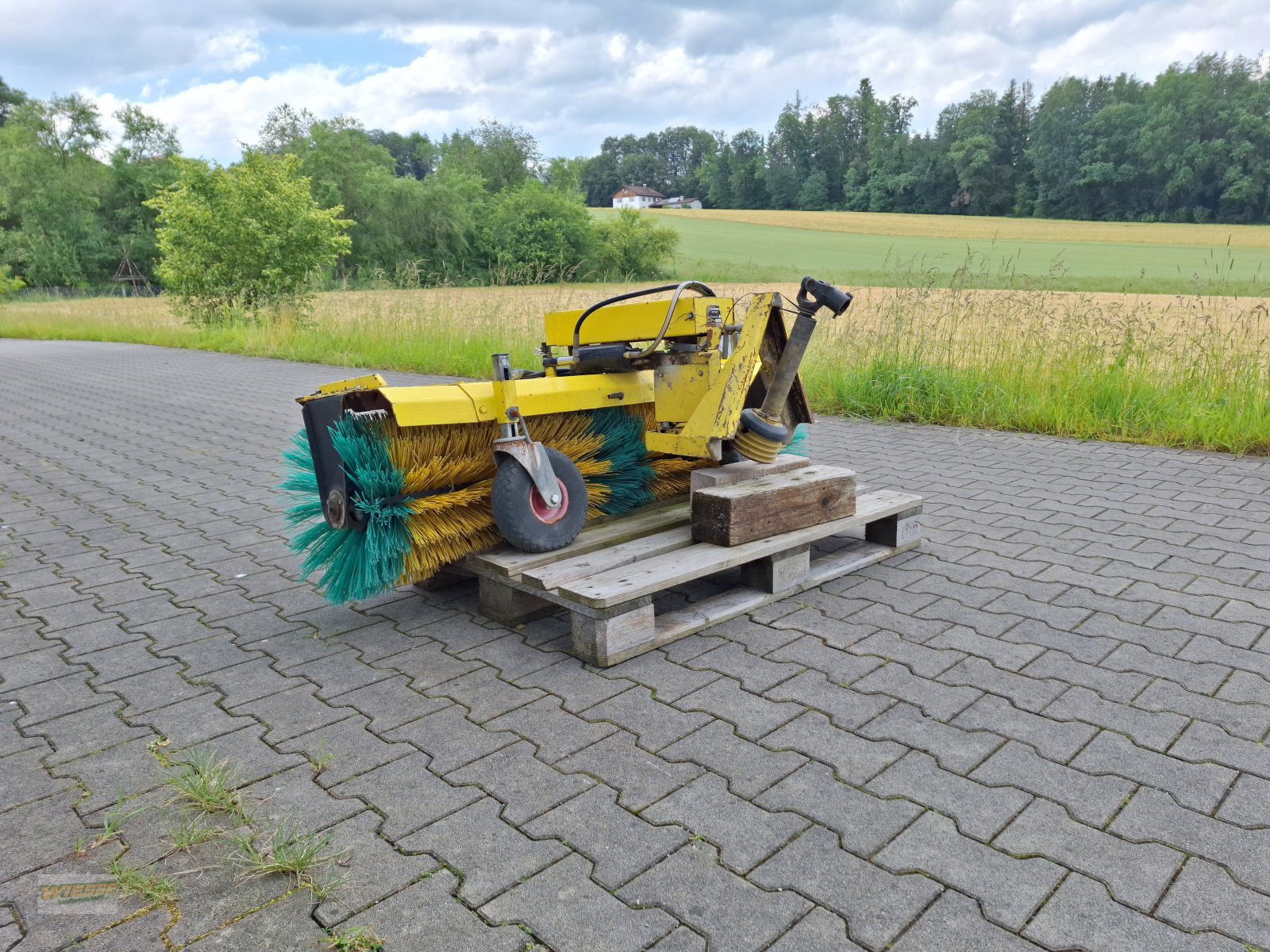 Kehrmaschine des Typs Sperber 1500, Gebrauchtmaschine in Frauenneuharting (Bild 3)