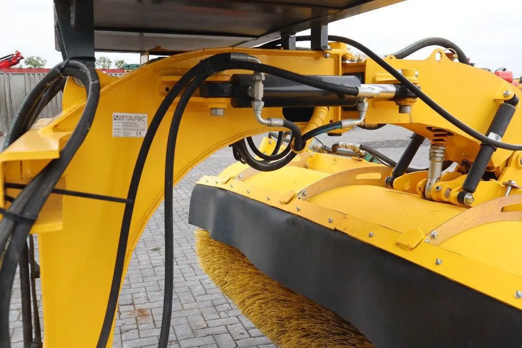 Kehrmaschine del tipo Stark RSW 3000 S SWEEPER BRUSH KEHRMASCHINE WATER SPRAY, Neumaschine en Marknesse (Imagen 5)