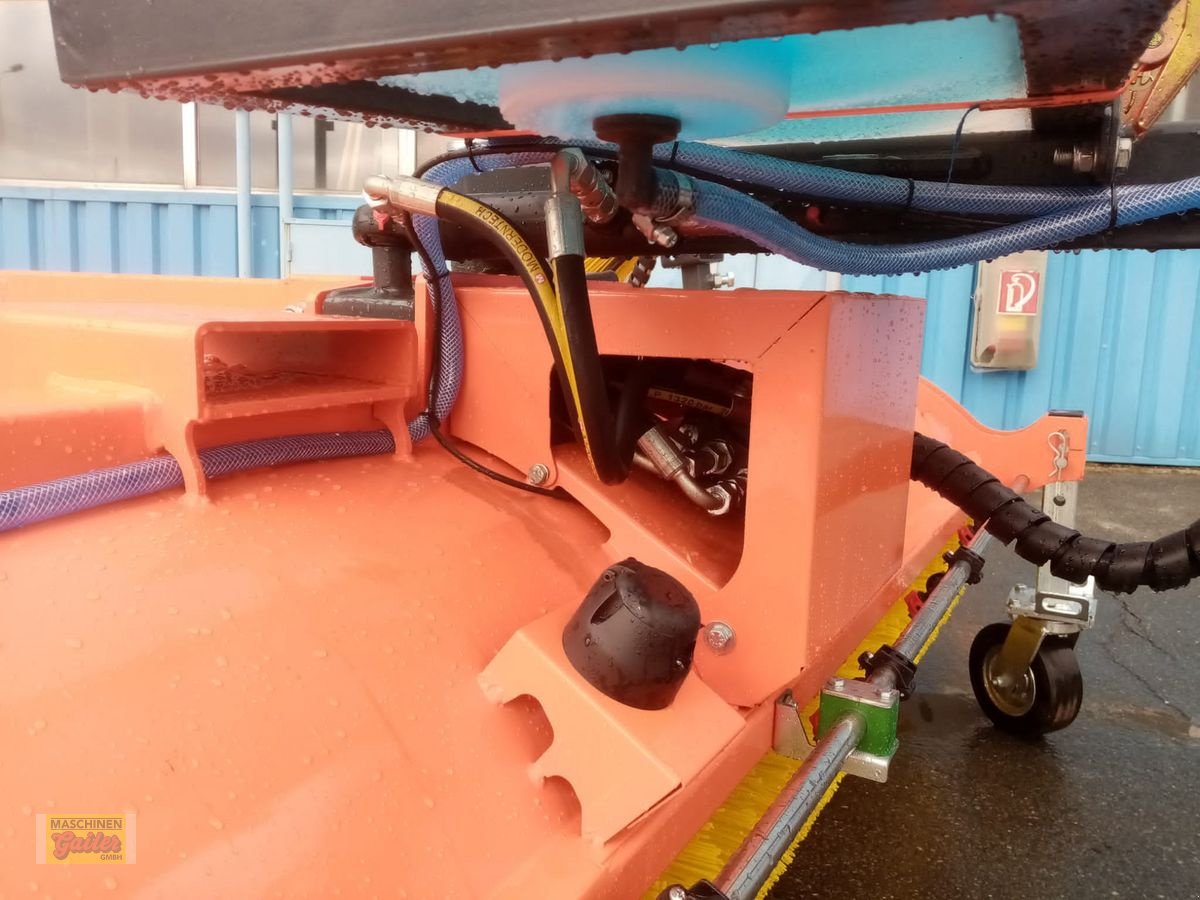 Kehrmaschine des Typs Stekro Kehrmaschine KEH 240 Vollausstattung, Neumaschine in Kötschach (Bild 4)