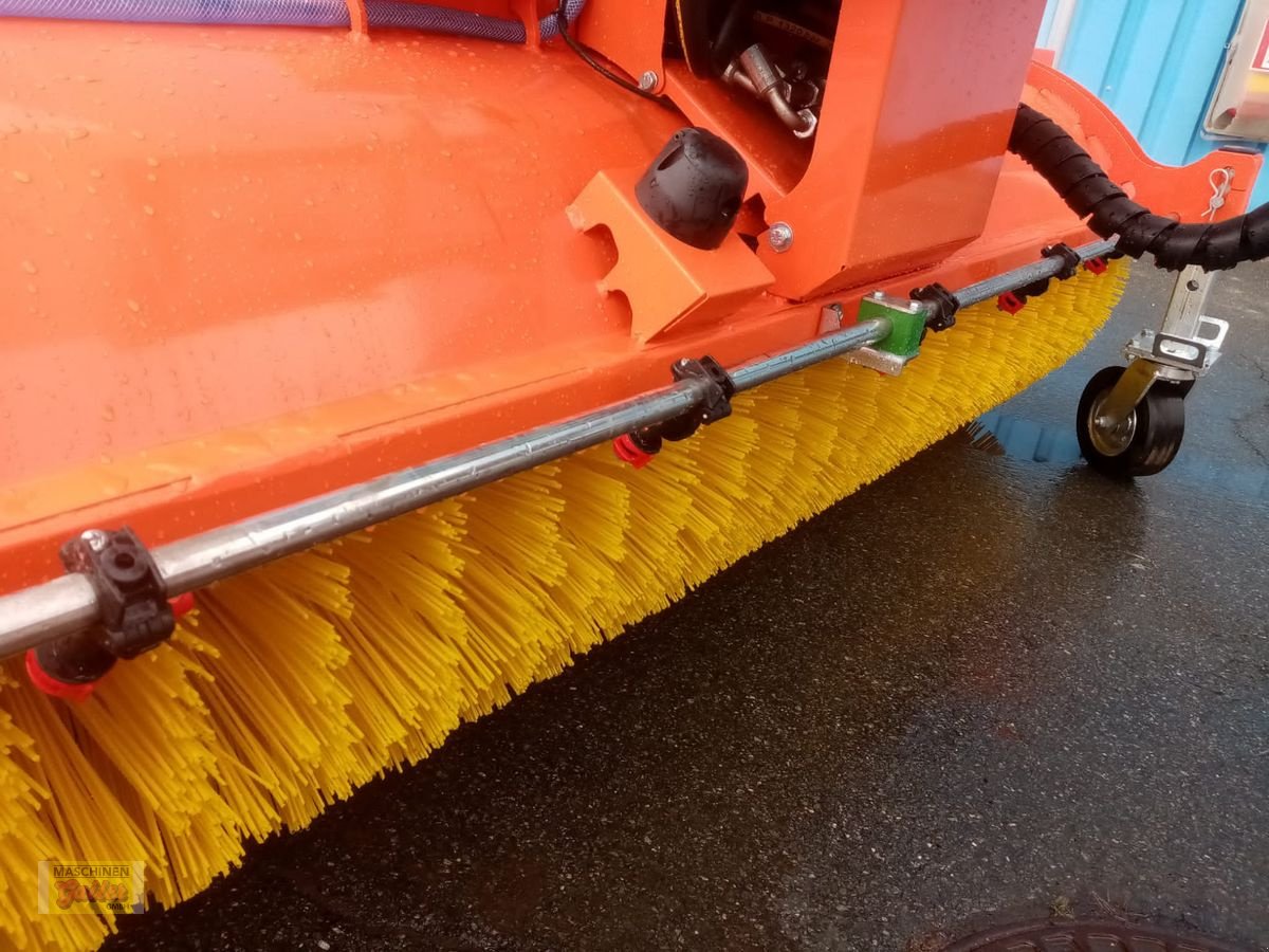 Kehrmaschine des Typs Stekro Kehrmaschine KEH 240 Vollausstattung, Neumaschine in Kötschach (Bild 9)