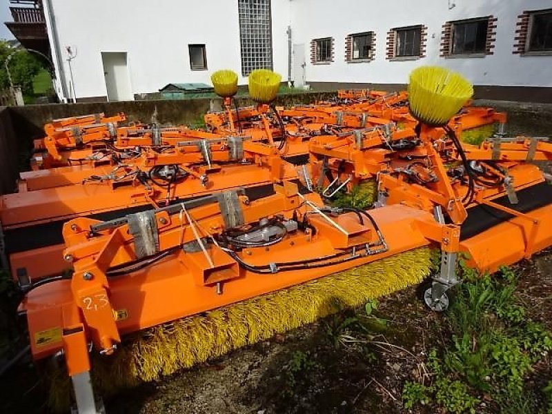 Kehrmaschine a típus SVD 1,5 Meter -2,3 Meter - teilweise mit Seitenbesen, Neumaschine ekkor: Neureichenau (Kép 7)