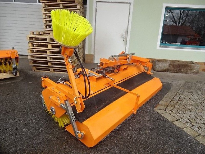 Kehrmaschine του τύπου SVD 2,3 M- Hydraulisch- mit Hydraulischer Wannenentleerung- auch mit Seitenkehrbesen möglich, Neumaschine σε Neureichenau (Φωτογραφία 1)