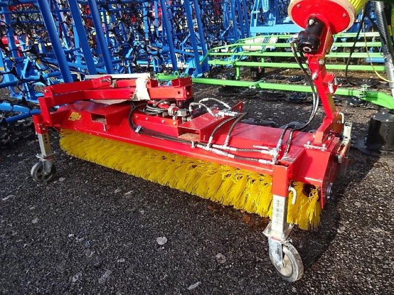 Kehrmaschine του τύπου SVD 2,3 M- Hydraulisch- mit Hydraulischer Wannenentleerung- auch mit Seitenkehrbesen möglich, Neumaschine σε Neureichenau (Φωτογραφία 21)