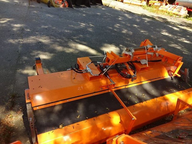 Kehrmaschine του τύπου SVD 2,3 M- Hydraulisch- mit Hydraulischer Wannenentleerung- auch mit Seitenkehrbesen möglich, Neumaschine σε Neureichenau (Φωτογραφία 13)