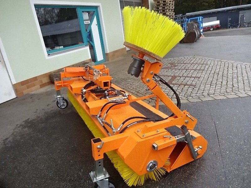 Kehrmaschine του τύπου SVD 2,3 M- Hydraulisch- mit Hydraulischer Wannenentleerung- auch mit Seitenkehrbesen möglich, Neumaschine σε Neureichenau (Φωτογραφία 2)