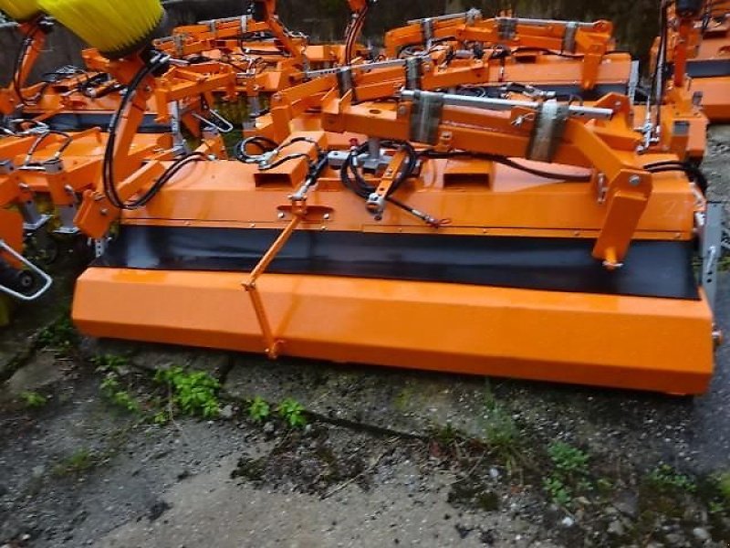 Kehrmaschine του τύπου SVD 2,3 M- Hydraulisch- mit Hydraulischer Wannenentleerung- auch mit Seitenkehrbesen möglich, Neumaschine σε Neureichenau (Φωτογραφία 24)