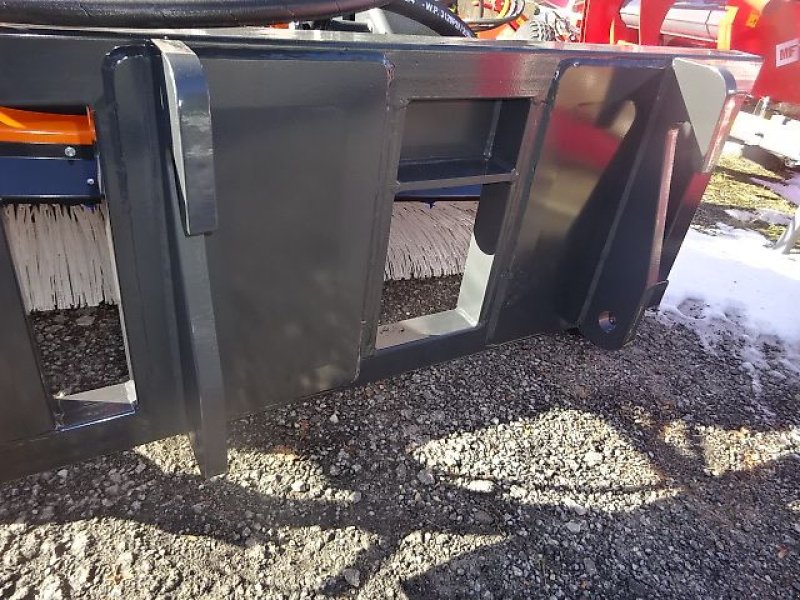 Kehrmaschine des Typs Talex Eco Clean 1800 - Kehrmaschine -1,8 Meter - Anbau an Weidemann - verschiedene Ausstattungen möglich, Neumaschine in Neureichenau (Bild 13)