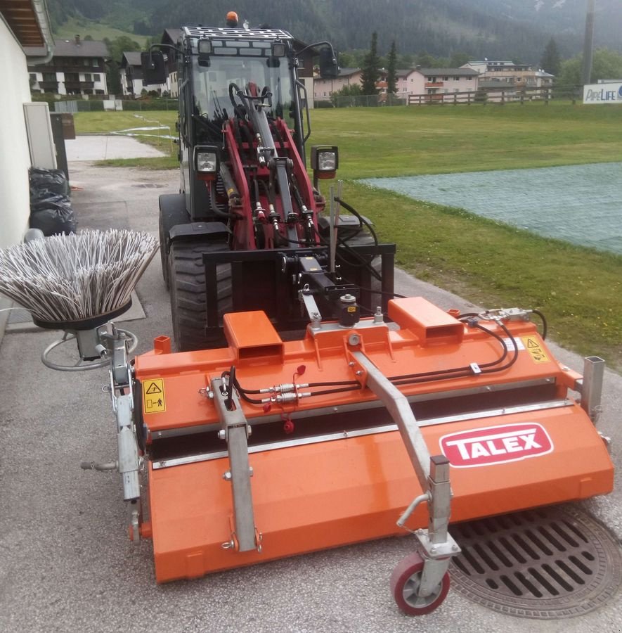 Kehrmaschine des Typs Talex KEHRMASCHINE 1800 Traktor Stapler Teleskoplader, Neumaschine in Aigen-Schlägl (Bild 5)