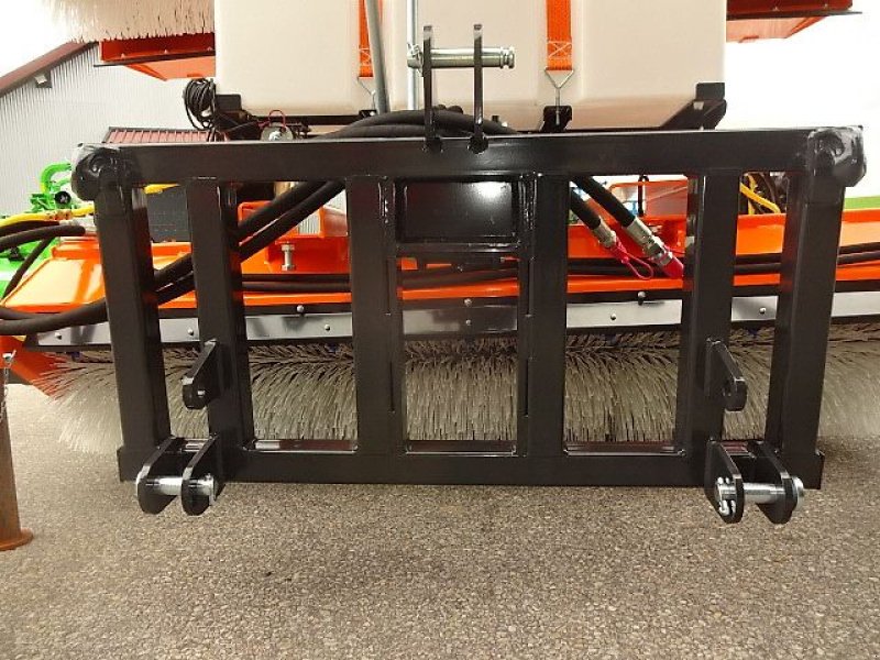 Kehrmaschine des Typs Talex Kehrmaschine 2,3 Meter -NEU- Eco - Clean- 2,30 - Profi- mit Anbau  an Schnellwechselaufnahme-, Neumaschine in Neureichenau (Bild 20)