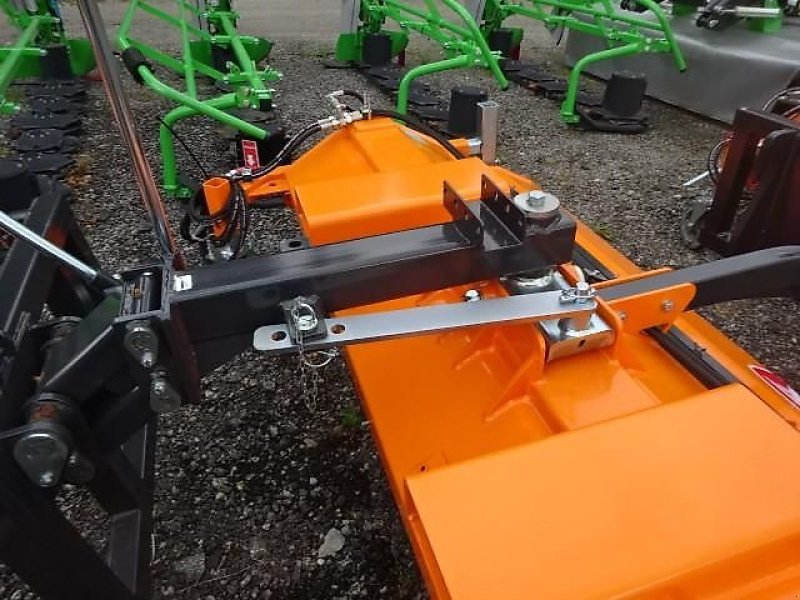 Kehrmaschine des Typs Talex Kehrmaschine 2,3 Meter -NEU- Eco - Clean- 2,30 - Profi- mit Anbau  an Schnellwechselaufnahme-, Neumaschine in Neureichenau (Bild 13)