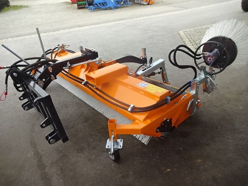 Kehrmaschine des Typs Talex Kehrmaschine 2,3 Meter -NEU- Eco - Clean- 2,30 - Profi- mit Anbau  an Schnellwechselaufnahme-, Neumaschine in Neureichenau (Bild 24)