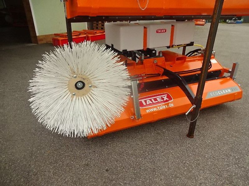 Kehrmaschine des Typs Talex Kehrmaschine 2,3 Meter -NEU- Eco - Clean- 2,30 - Profi- mit Anbau  an Schnellwechselaufnahme-, Neumaschine in Neureichenau (Bild 16)