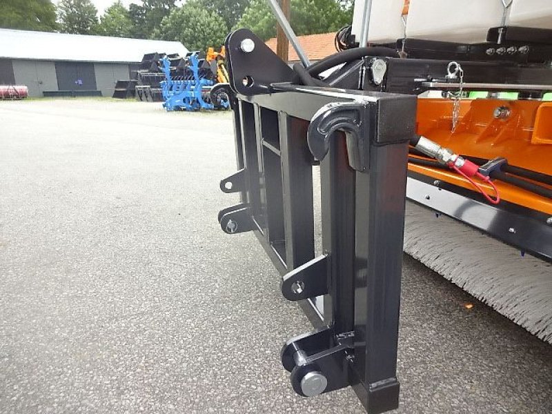 Kehrmaschine des Typs Talex Kehrmaschine 2,3 Meter -NEU- Eco - Clean- 2,30 - Profi- mit Anbau  an Schnellwechselaufnahme-, Neumaschine in Neureichenau (Bild 21)