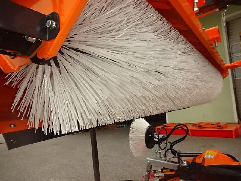 Kehrmaschine des Typs Talex Kehrmaschine 2,3 Meter -NEU- Eco - Clean- 2,30 - Profi- mit Anbau  an Schnellwechselaufnahme-, Neumaschine in Neureichenau (Bild 27)