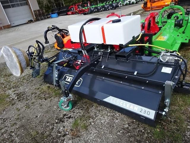 Kehrmaschine van het type Talex Kehrmaschine 2,3 Meter -NEU- Eco - Clean- 2,30 - Profi- mit Anbau  an Schnellwechselaufnahme-, Neumaschine in Neureichenau (Foto 1)