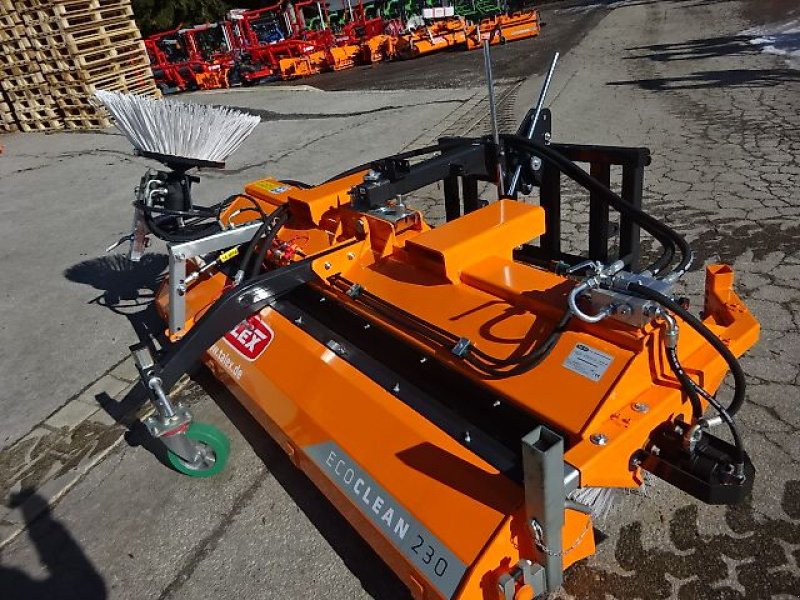 Kehrmaschine des Typs Talex Kehrmaschine 2,3 Meter -NEU- Eco - Clean- 2,30 - Profi- mit Anbau  an Schnellwechselaufnahme-, Neumaschine in Neureichenau (Bild 29)