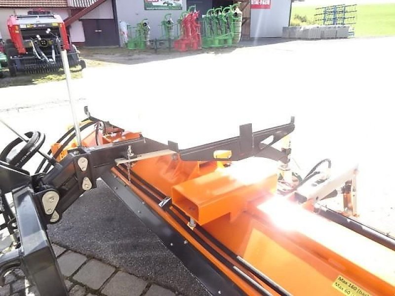 Kehrmaschine des Typs Talex Kehrmaschine- 2,3 Meter- Seitenbesen- Wassertank -3 Räder-Hydraulische Entleerung-  Sonderpreis, Neumaschine in Neureichenau (Bild 15)