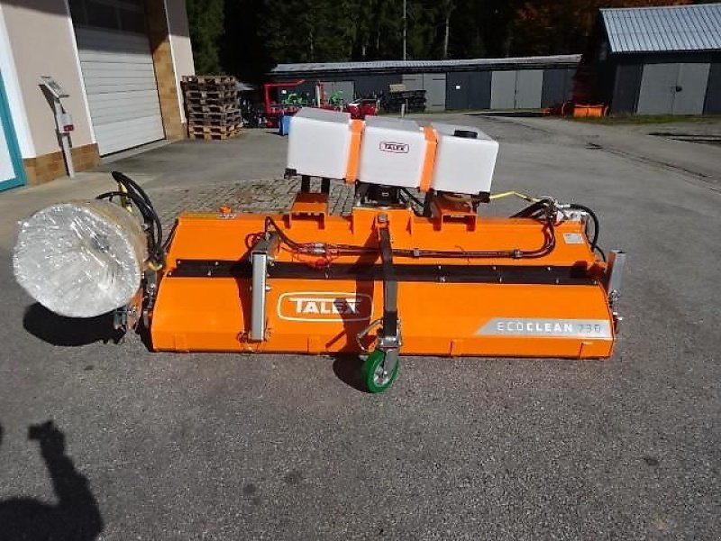 Kehrmaschine des Typs Talex Kehrmaschine- 2,3 Meter- Seitenbesen- Wassertank -3 Räder-Hydraulische Entleerung-  Sonderpreis, Neumaschine in Neureichenau (Bild 1)