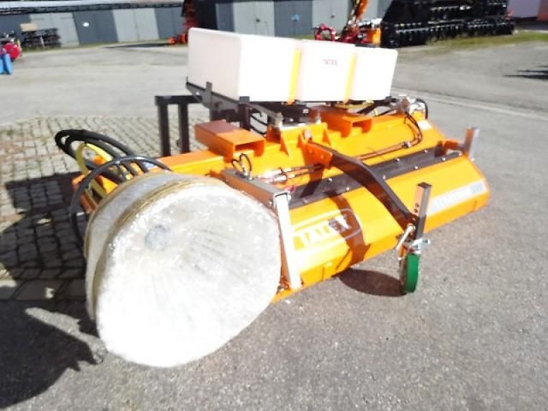 Kehrmaschine des Typs Talex Kehrmaschine- 2,3 Meter- Seitenbesen- Wassertank -3 Räder-Hydraulische Entleerung-  Sonderpreis, Neumaschine in Neureichenau (Bild 18)