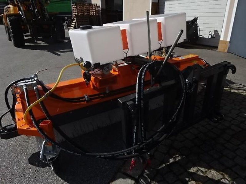 Kehrmaschine des Typs Talex Kehrmaschine- 2,3 Meter- Seitenbesen- Wassertank -3 Räder-Hydraulische Entleerung-  Sonderpreis, Neumaschine in Neureichenau (Bild 8)