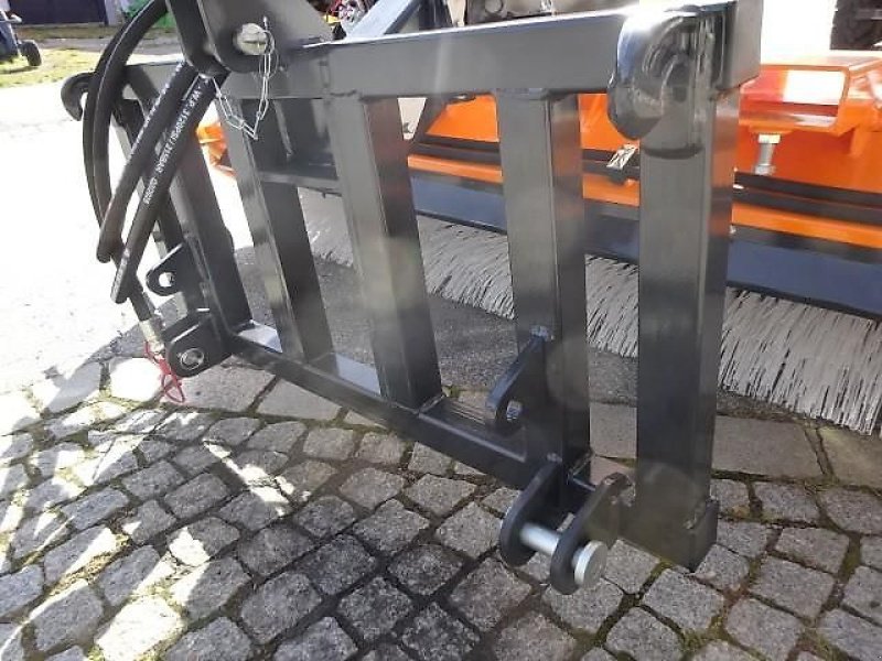 Kehrmaschine des Typs Talex Kehrmaschine- 2,3 Meter- Seitenbesen- Wassertank -3 Räder-Hydraulische Entleerung-  Sonderpreis, Neumaschine in Neureichenau (Bild 13)