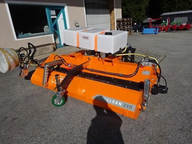 Kehrmaschine des Typs Talex Kehrmaschine- 2,3 Meter- Seitenbesen- Wassertank -3 Räder-Hydraulische Entleerung-  Sonderpreis, Neumaschine in Neureichenau (Bild 2)