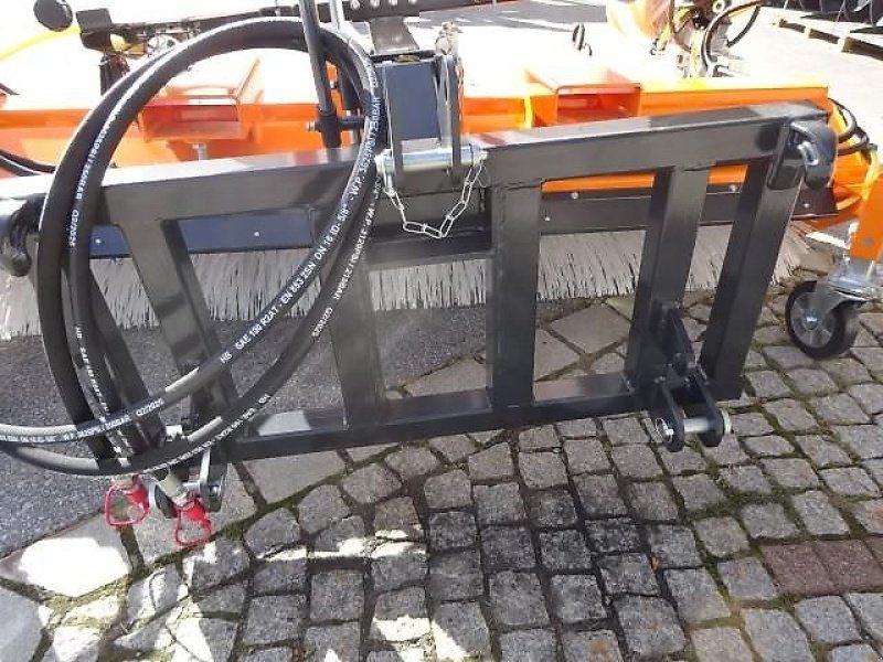 Kehrmaschine des Typs Talex Kehrmaschine- 2,3 Meter- Seitenbesen- Wassertank - Sonderpreis, Neumaschine in Neureichenau (Bild 9)