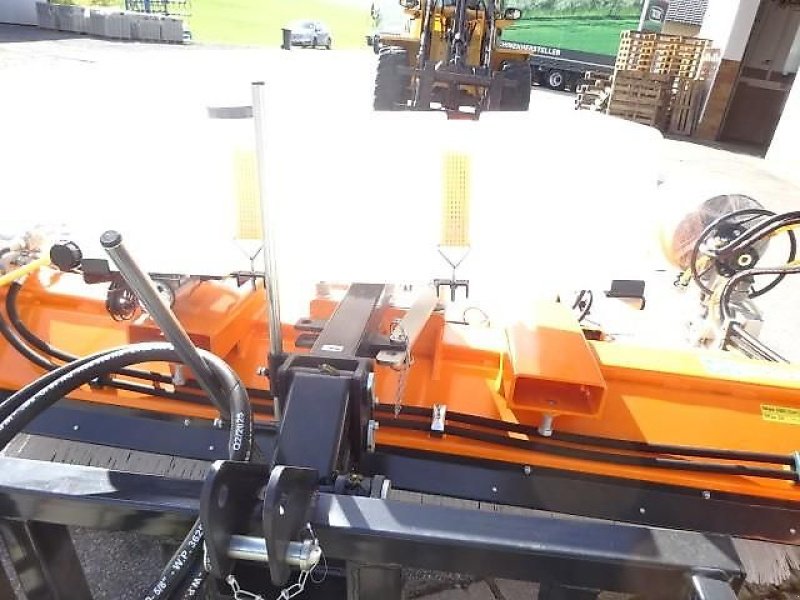 Kehrmaschine des Typs Talex Kehrmaschine- 2,3 Meter- Seitenbesen- Wassertank - Sonderpreis, Neumaschine in Neureichenau (Bild 10)