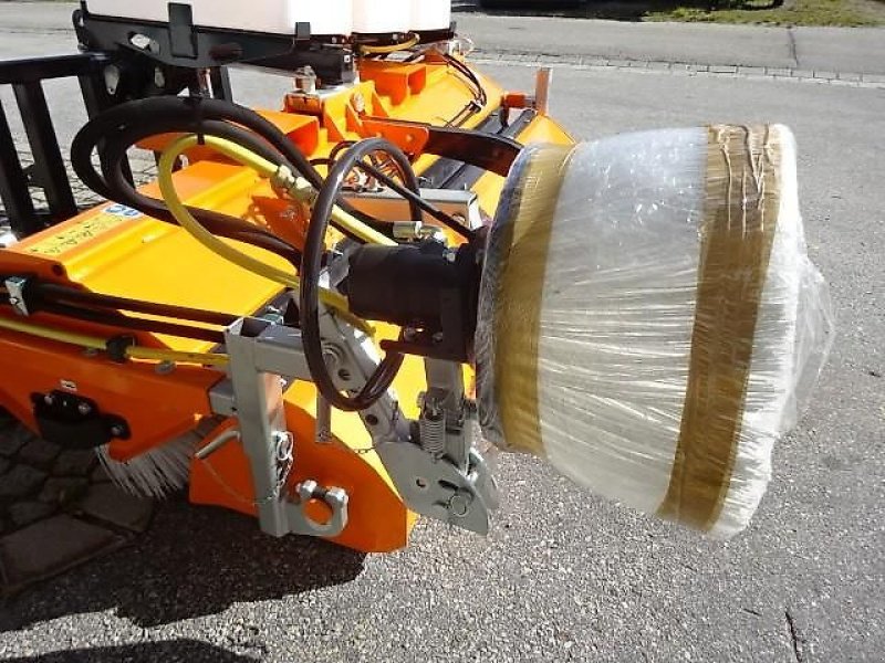 Kehrmaschine des Typs Talex Kehrmaschine- 2,3 Meter- Seitenbesen- Wassertank - Sonderpreis, Neumaschine in Neureichenau (Bild 17)