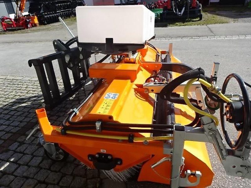 Kehrmaschine des Typs Talex Kehrmaschine- 2,3 Meter- Seitenbesen- Wassertank - Sonderpreis, Neumaschine in Neureichenau (Bild 16)