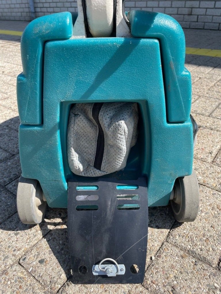 Kehrmaschine des Typs Tennant 2370, Gebrauchtmaschine in WIJCHEN (Bild 8)