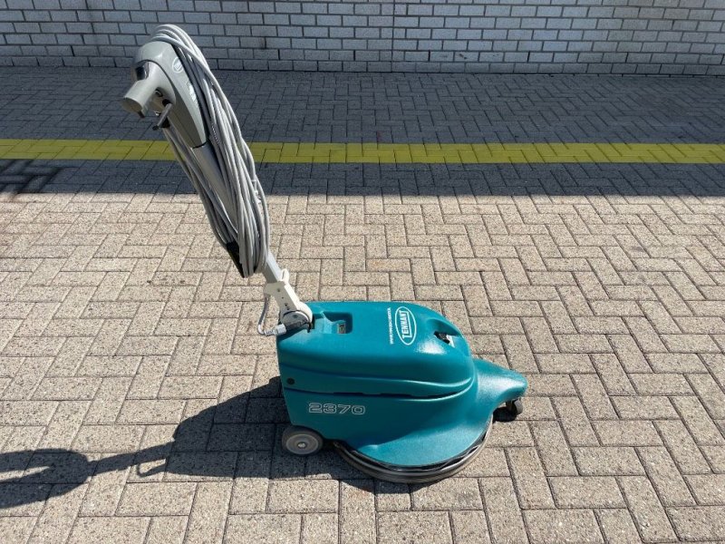 Kehrmaschine des Typs Tennant 2370, Gebrauchtmaschine in WIJCHEN (Bild 1)