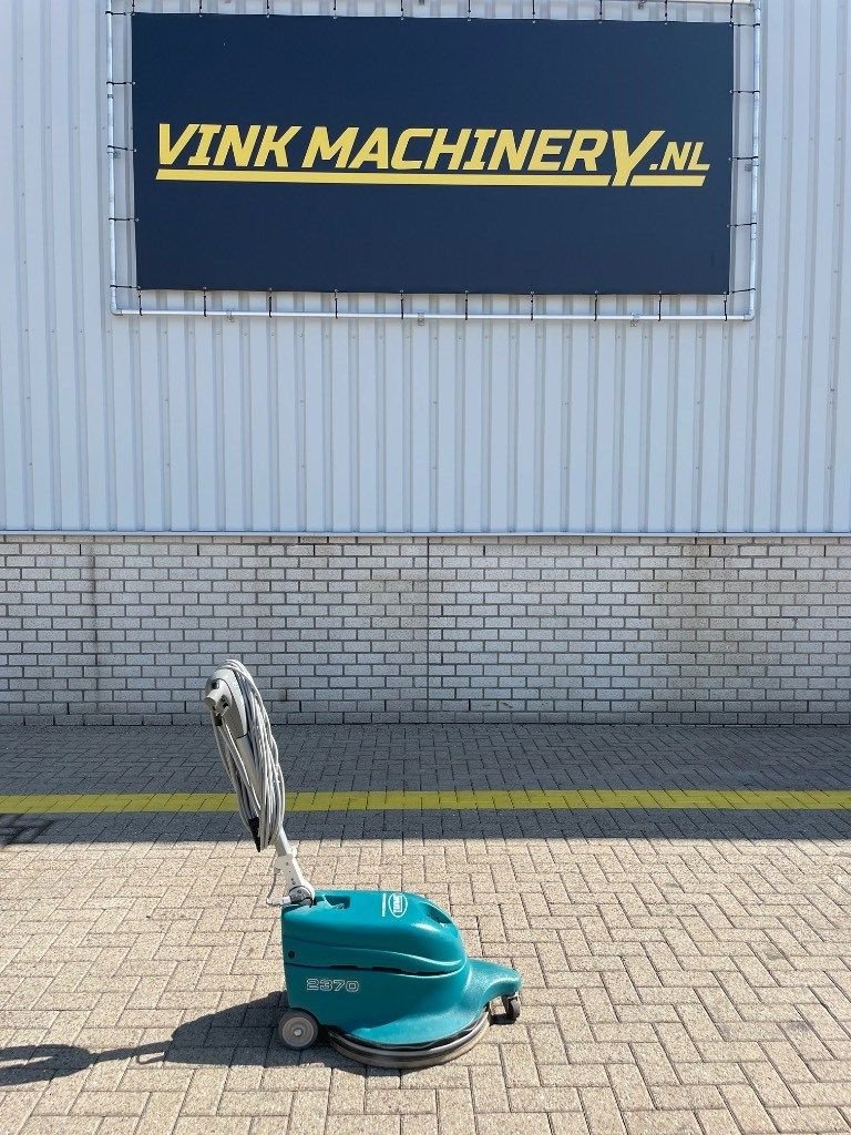 Kehrmaschine des Typs Tennant 2370, Gebrauchtmaschine in WIJCHEN (Bild 2)