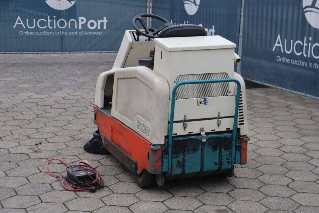 Kehrmaschine типа Tennant 6100, Gebrauchtmaschine в Antwerpen (Фотография 4)
