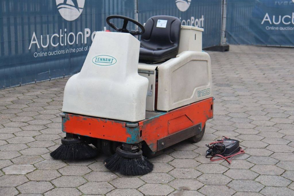 Kehrmaschine типа Tennant 6100, Gebrauchtmaschine в Antwerpen (Фотография 10)
