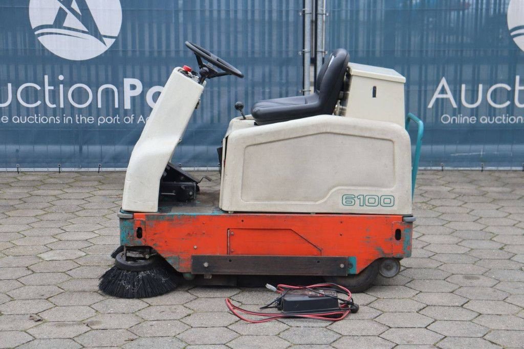 Kehrmaschine типа Tennant 6100, Gebrauchtmaschine в Antwerpen (Фотография 2)