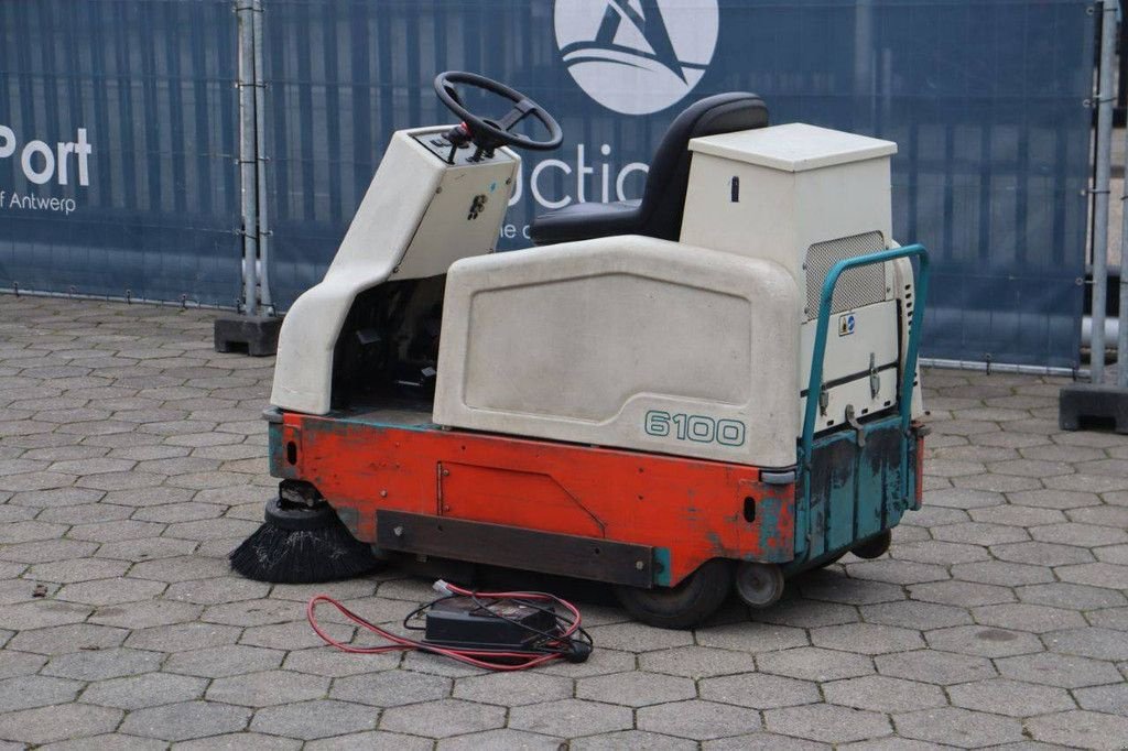 Kehrmaschine типа Tennant 6100, Gebrauchtmaschine в Antwerpen (Фотография 3)