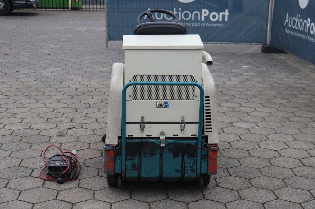 Kehrmaschine типа Tennant 6100, Gebrauchtmaschine в Antwerpen (Фотография 5)