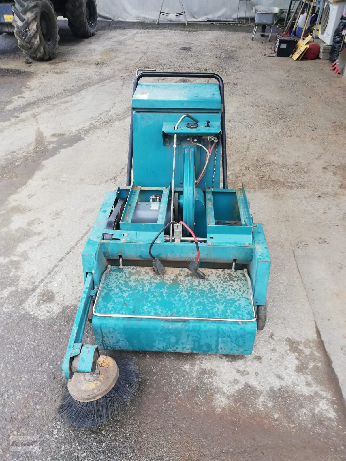 Kehrmaschine of the type Tennant E42, Gebrauchtmaschine in Deutsch - Goritz (Picture 1)