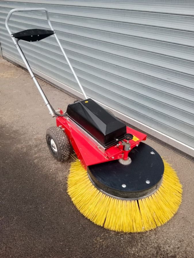 Kehrmaschine typu Tuchel Akku Radialkehrbesen 850, Gebrauchtmaschine v Grünbach (Obrázek 1)