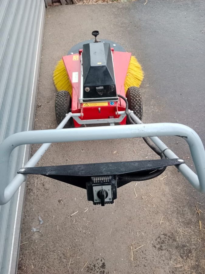 Kehrmaschine typu Tuchel Akku Radialkehrbesen 850, Gebrauchtmaschine v Grünbach (Obrázek 4)