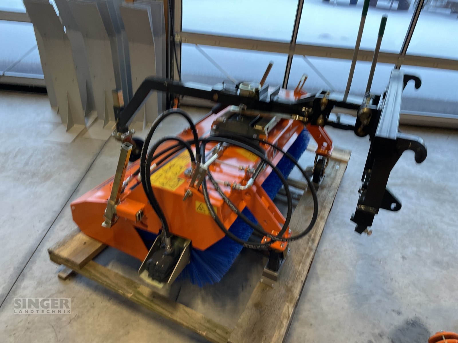 Kehrmaschine des Typs Tuchel Eco Pro 150, Neumaschine in Biessenhofen (Bild 4)