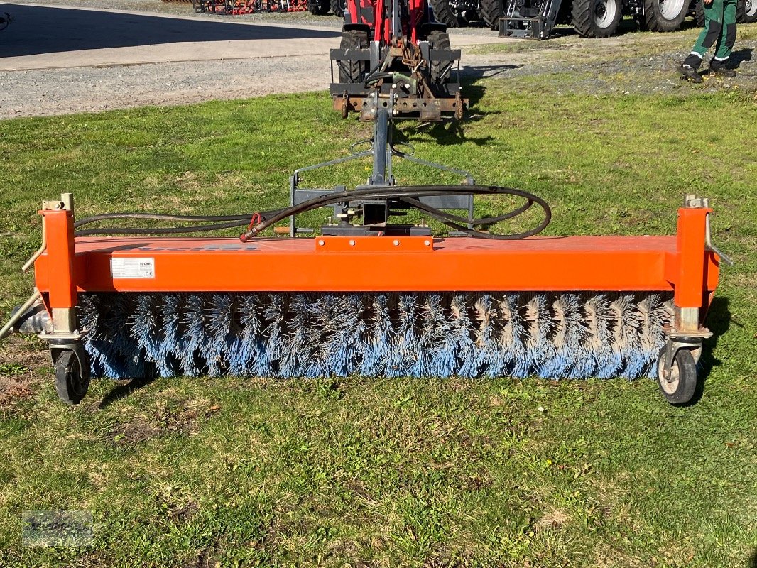 Kehrmaschine des Typs Tuchel EKM 230 HD 520, Gebrauchtmaschine in Aurich (Bild 2)