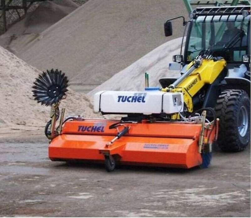 Kehrmaschine des Typs Tuchel Kehrmaschine Kehrbesen, Gebrauchtmaschine in Schmallenberg (Bild 4)